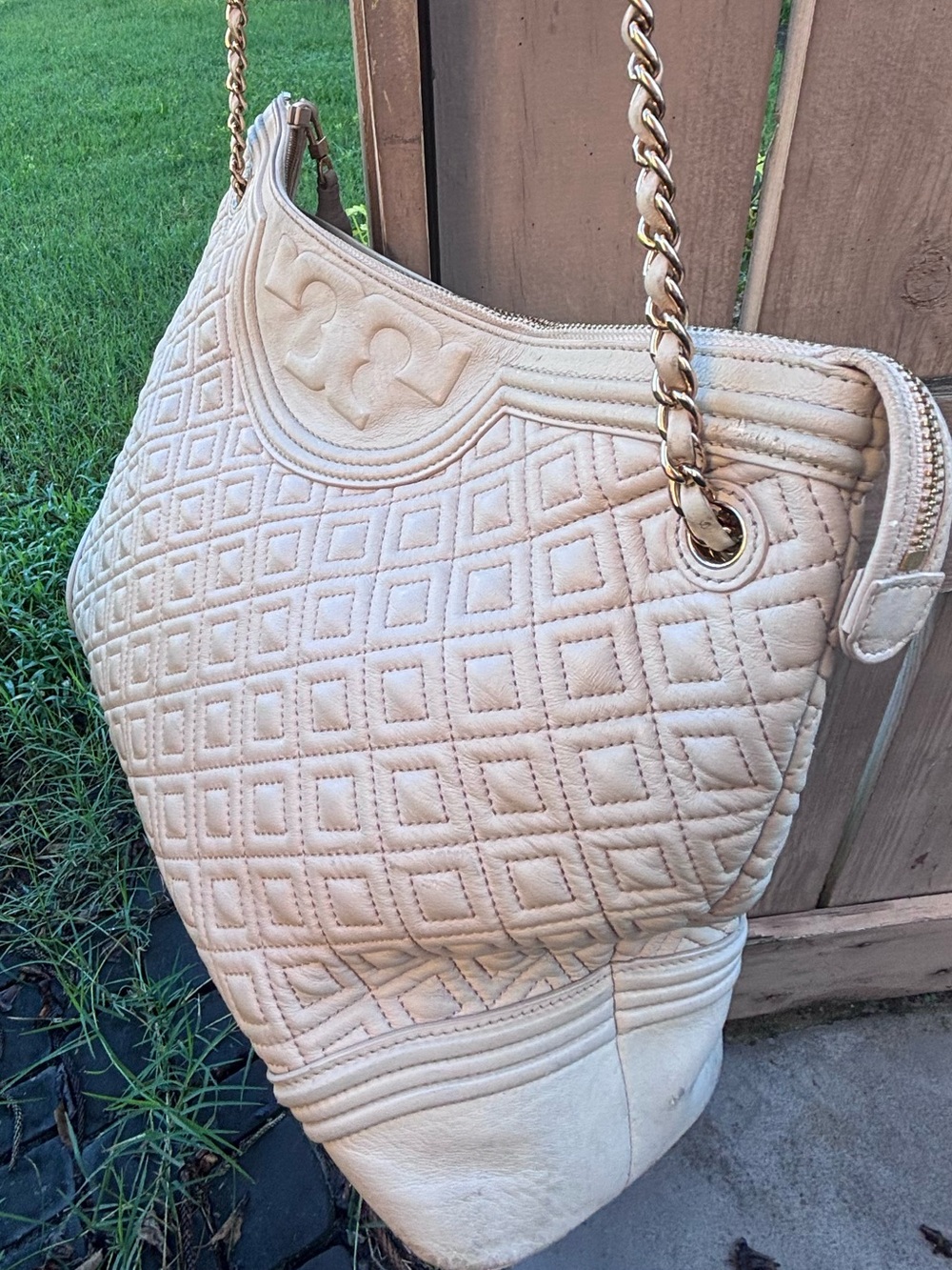 Tory Burch Quilted Cream Shoulder Bag with Gold Chain Strap